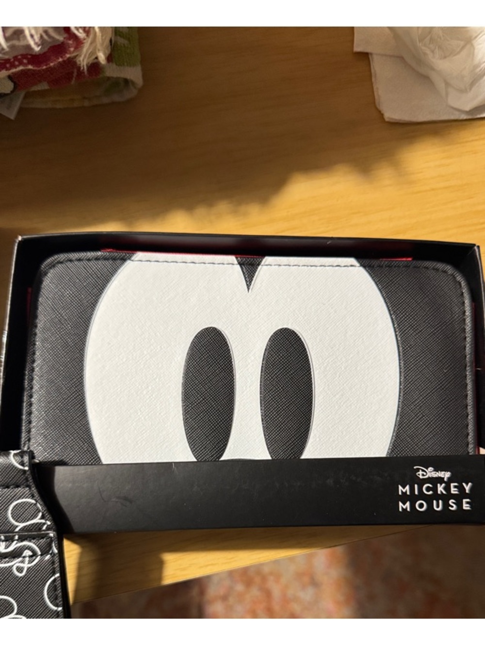 DISNEY Black & White Zip Wallet BRAND NEW IN BOX